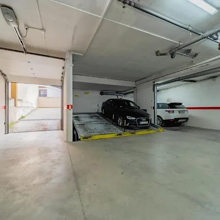 Aqualux With Garage Apartment