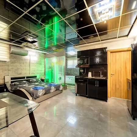 Aqualux With Garage Apartment