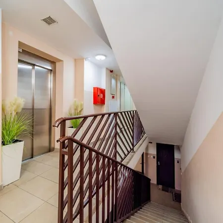 Aqualux With Garage Apartment *